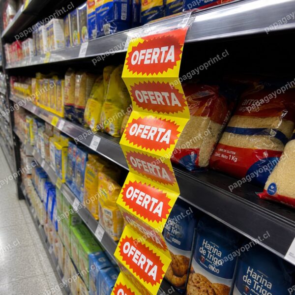Flejera publicitaria plisada en estante de tienda - Papagayoprint