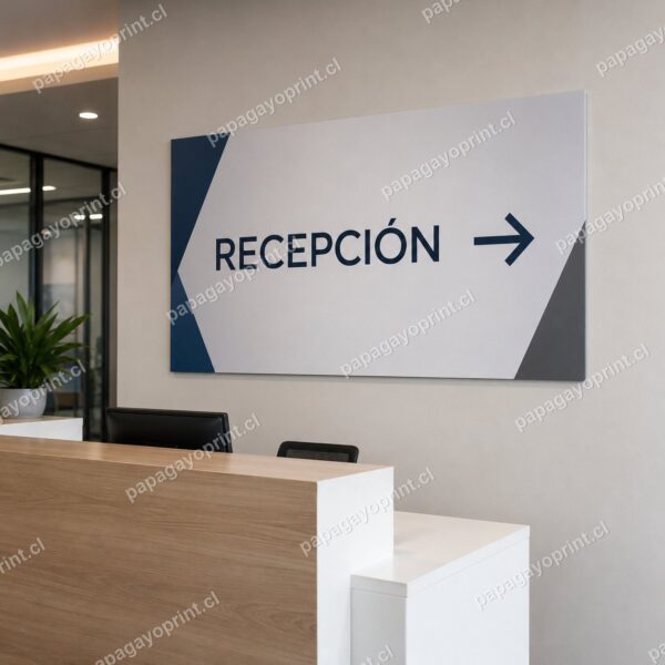 Letrero corporativo de señalética en recepción - Papagayoprint