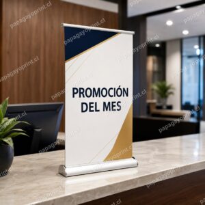 Mini pendón roller de mesa con promoción en recepción - Papagayoprint