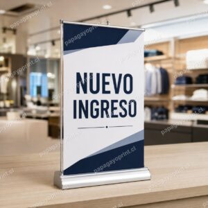 Mini pendón roller de mesa en mostrador de tienda - Papagayoprint
